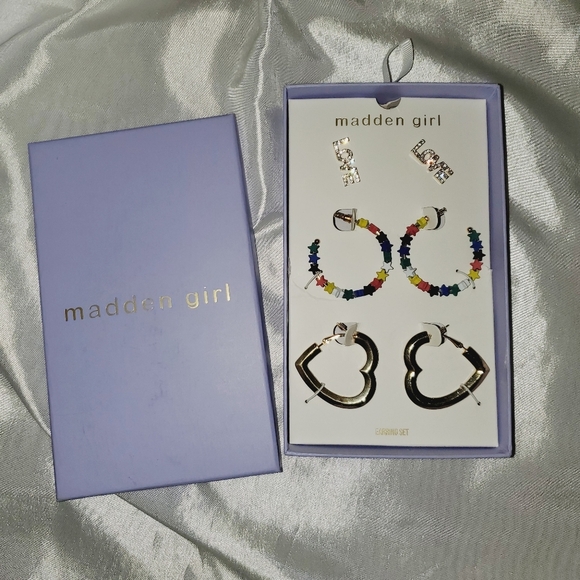 NEW Never Worn Madden Girl Trio Earring Set - Picture 4 of 5